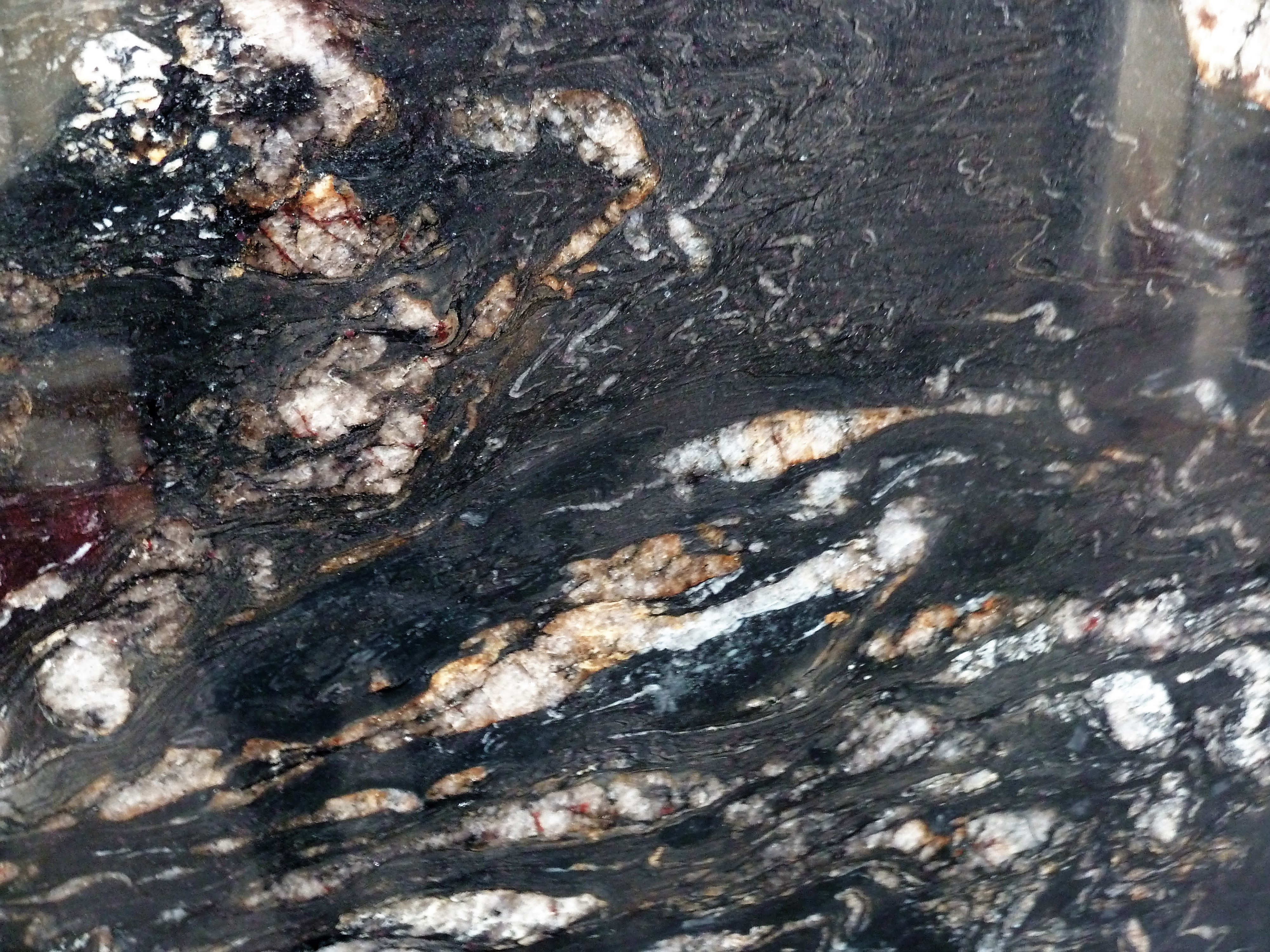 Tranche de QUARTZITE BLACK COSMIC GOLD CUIR finition Cuir