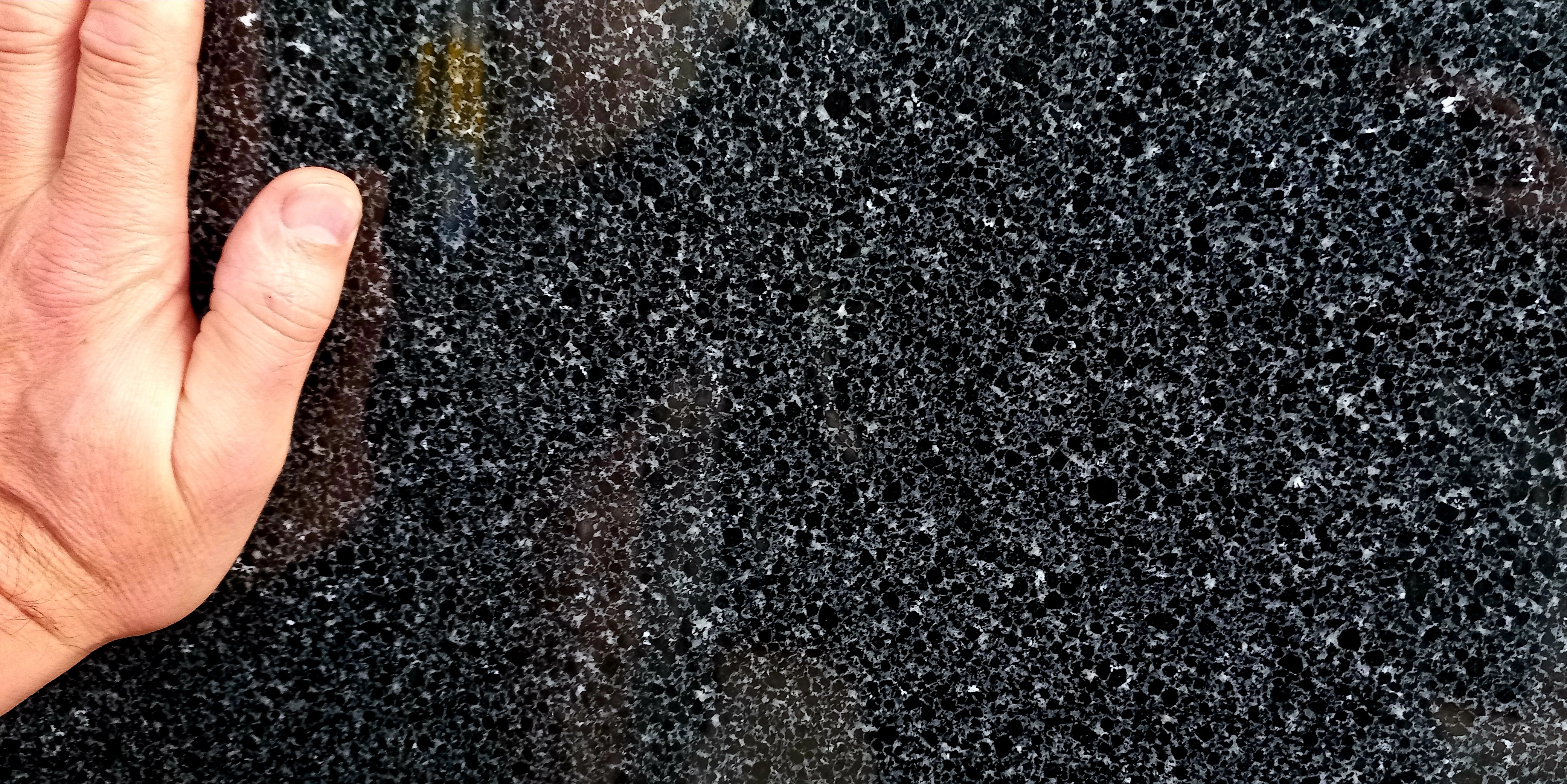 Tranche de GRANIT BLACK PEPPER CUIR finition Cuir