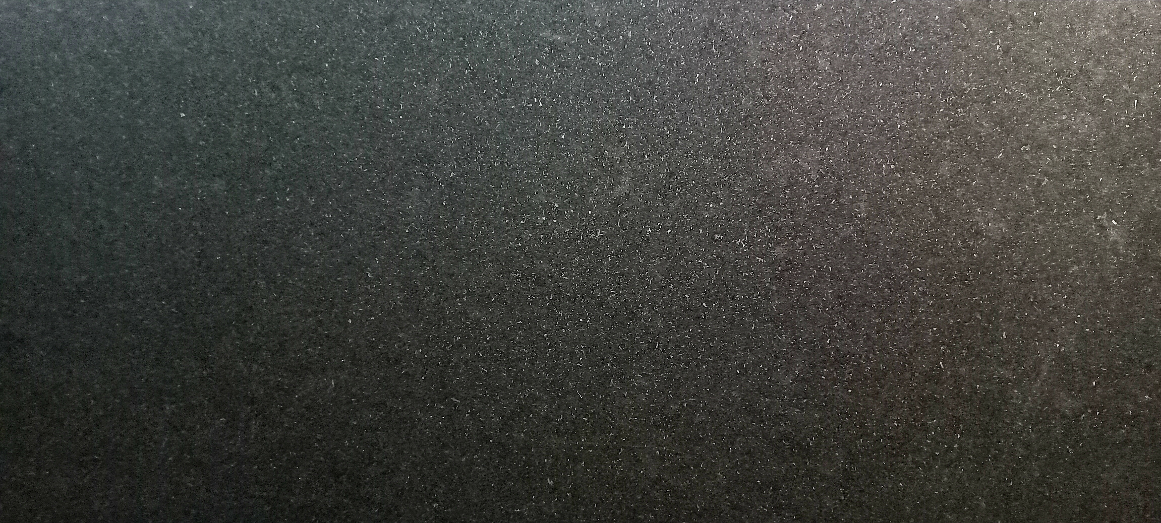 Tranche de GRANIT NOIR ZIMBABWE FLEURI CUIR finition Cuir