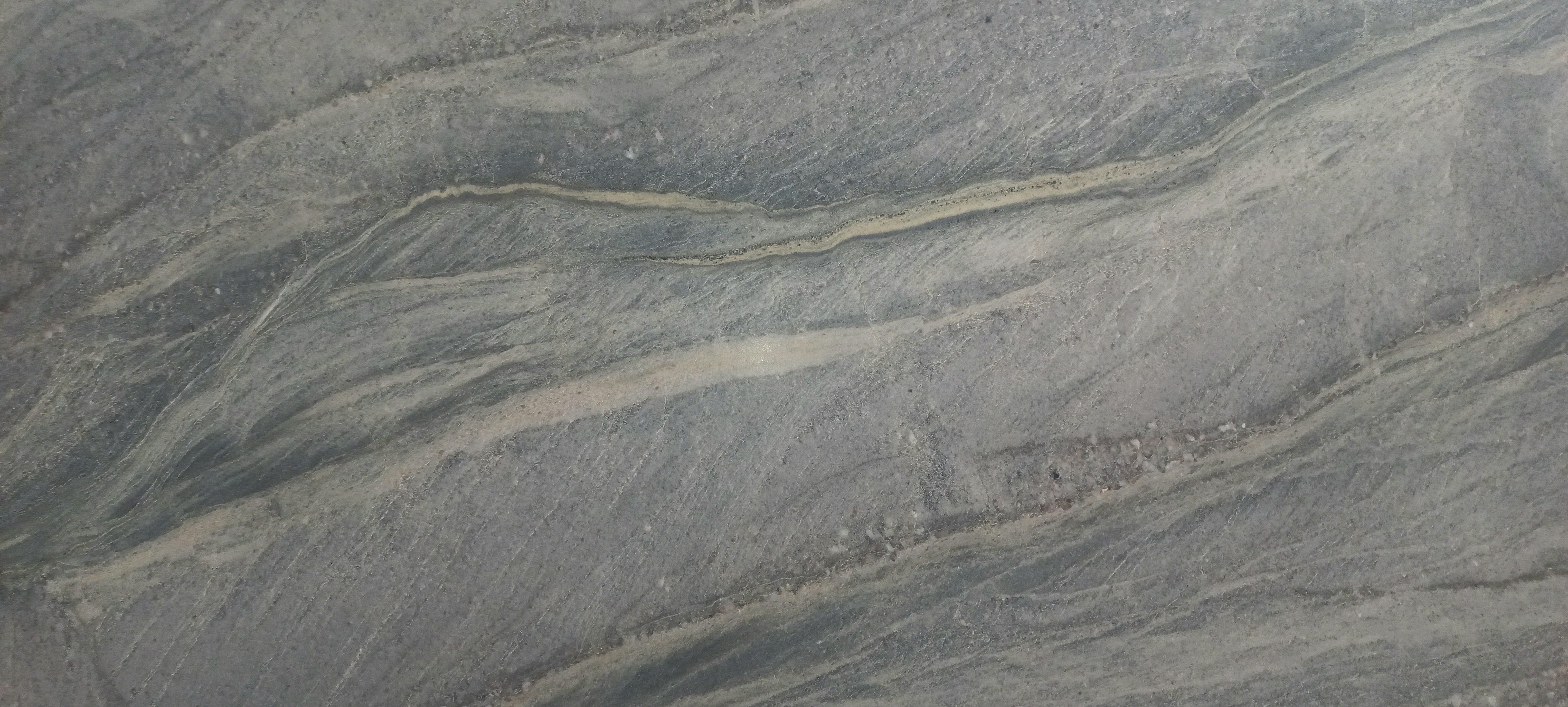 Tranche de QUARTZITE DEEP WATER CUIR finition Cuir