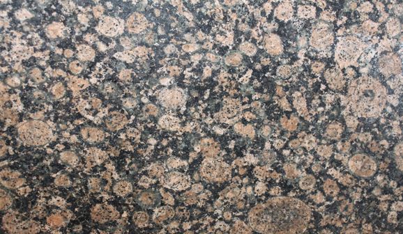 Tranche de GRANIT BALTIC BROWN CUIR finition Cuir