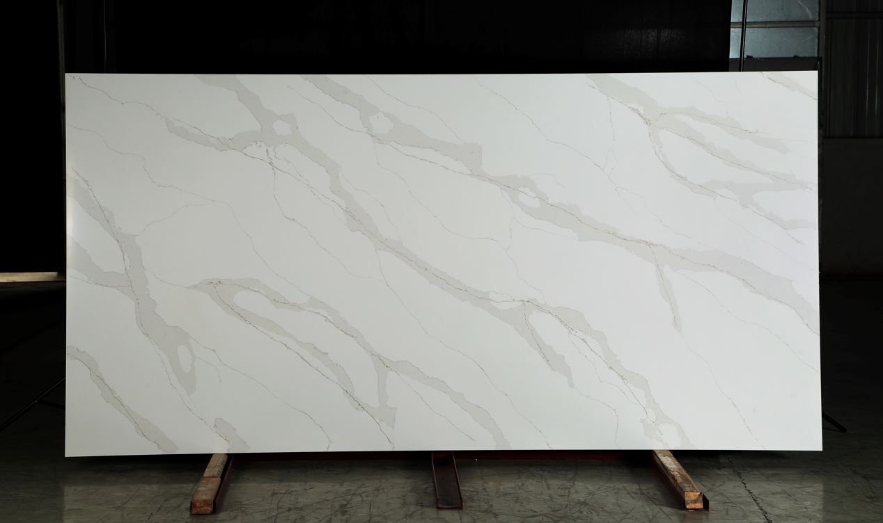 Tranche de PLURIQUARTZ QUARTZ CALACATTA GOLDLIGHT POLI finition Poli
