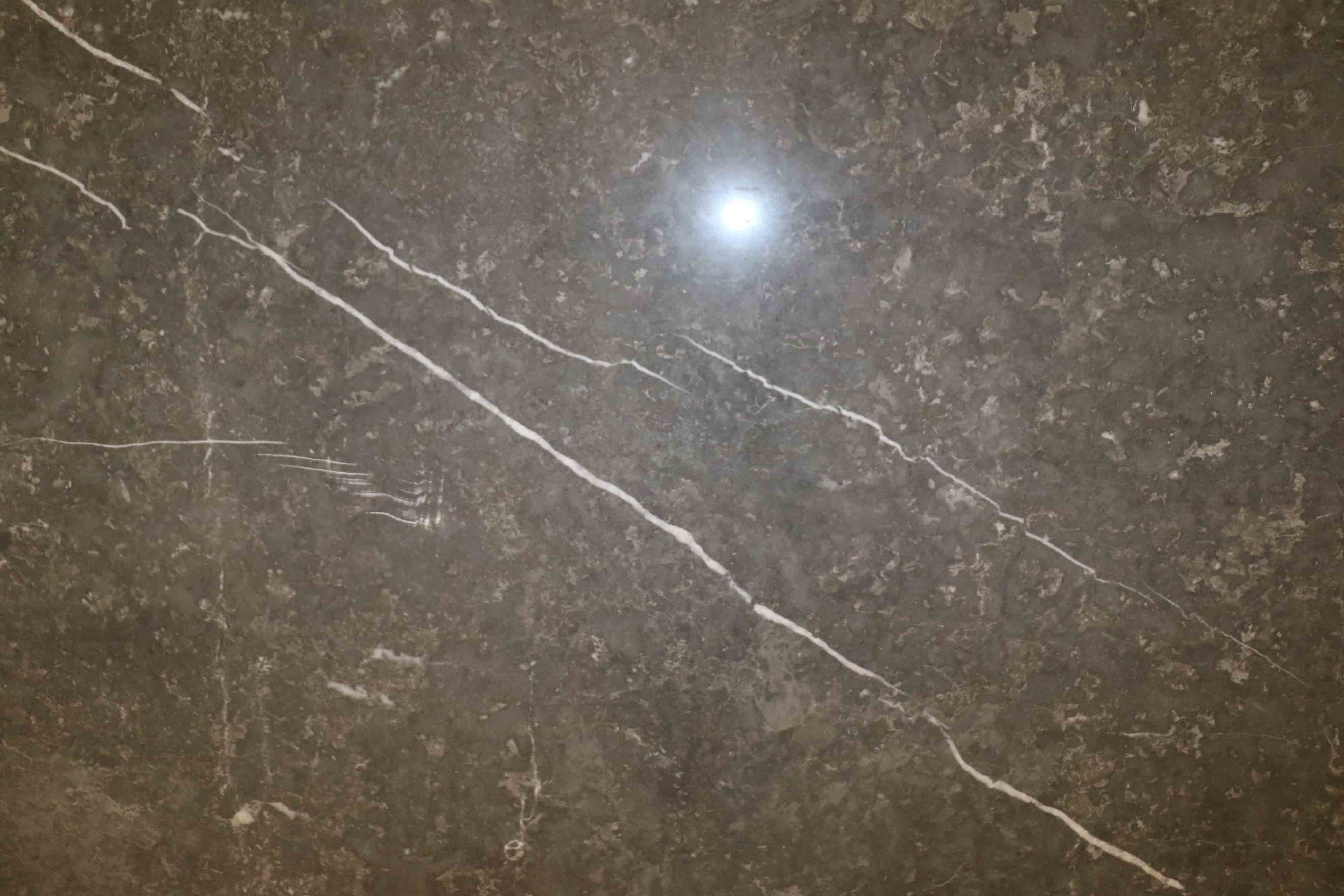 Tranche de MARBRE GRIS SAHARA ADOUCI finition Adouci