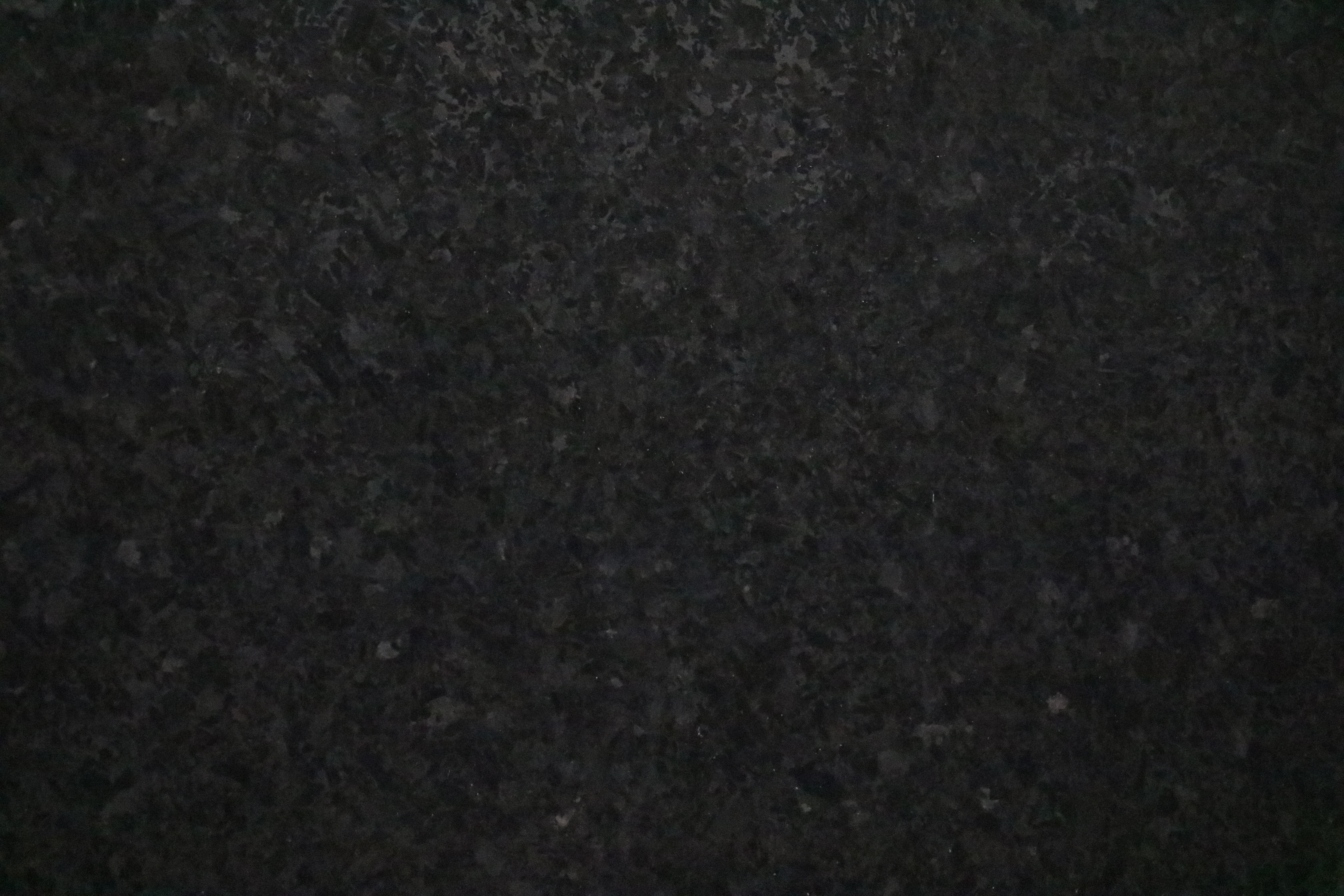 Tranche de GRANIT NOIR ANGOLA POLI finition Poli
